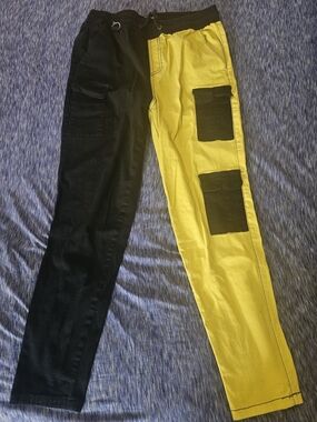 Almost Famous Colorblack pants M